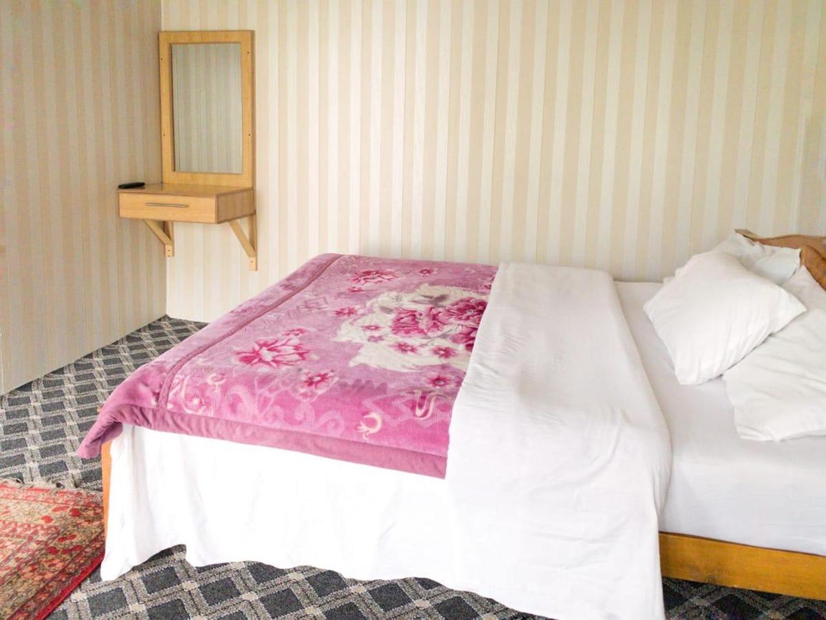 Madina Hotel 2 Гилгит Экстерьер фото
