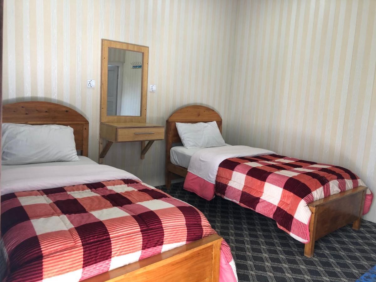 Madina Hotel 2 Гилгит Экстерьер фото